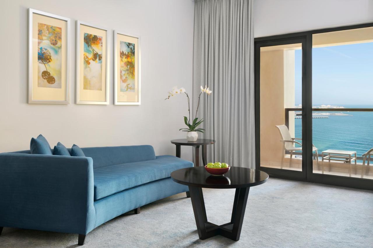 Mövenpick Hotel Jumeirah Beach Dubai Bagian luar foto A living room at the Atlantis Paradise Island