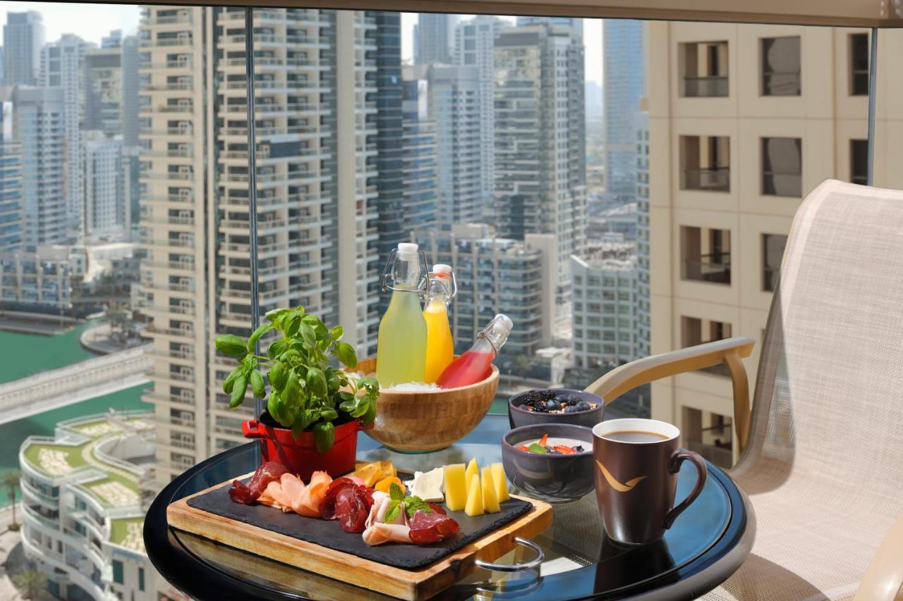 Mövenpick Hotel Jumeirah Beach Dubai Bagian luar foto A breakfast tray