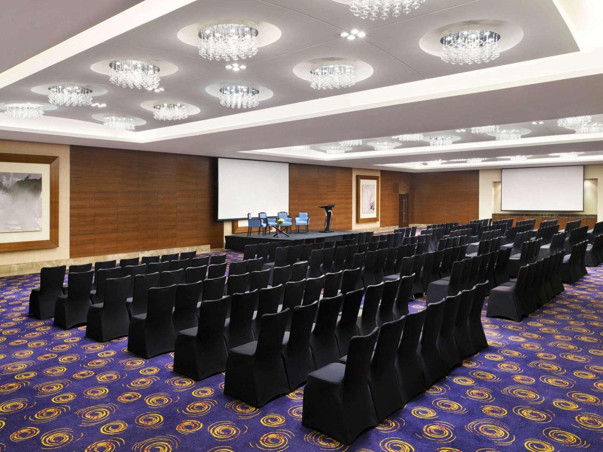 Mövenpick Hotel Jumeirah Beach Dubai Bagian luar foto The Grand Ballroom