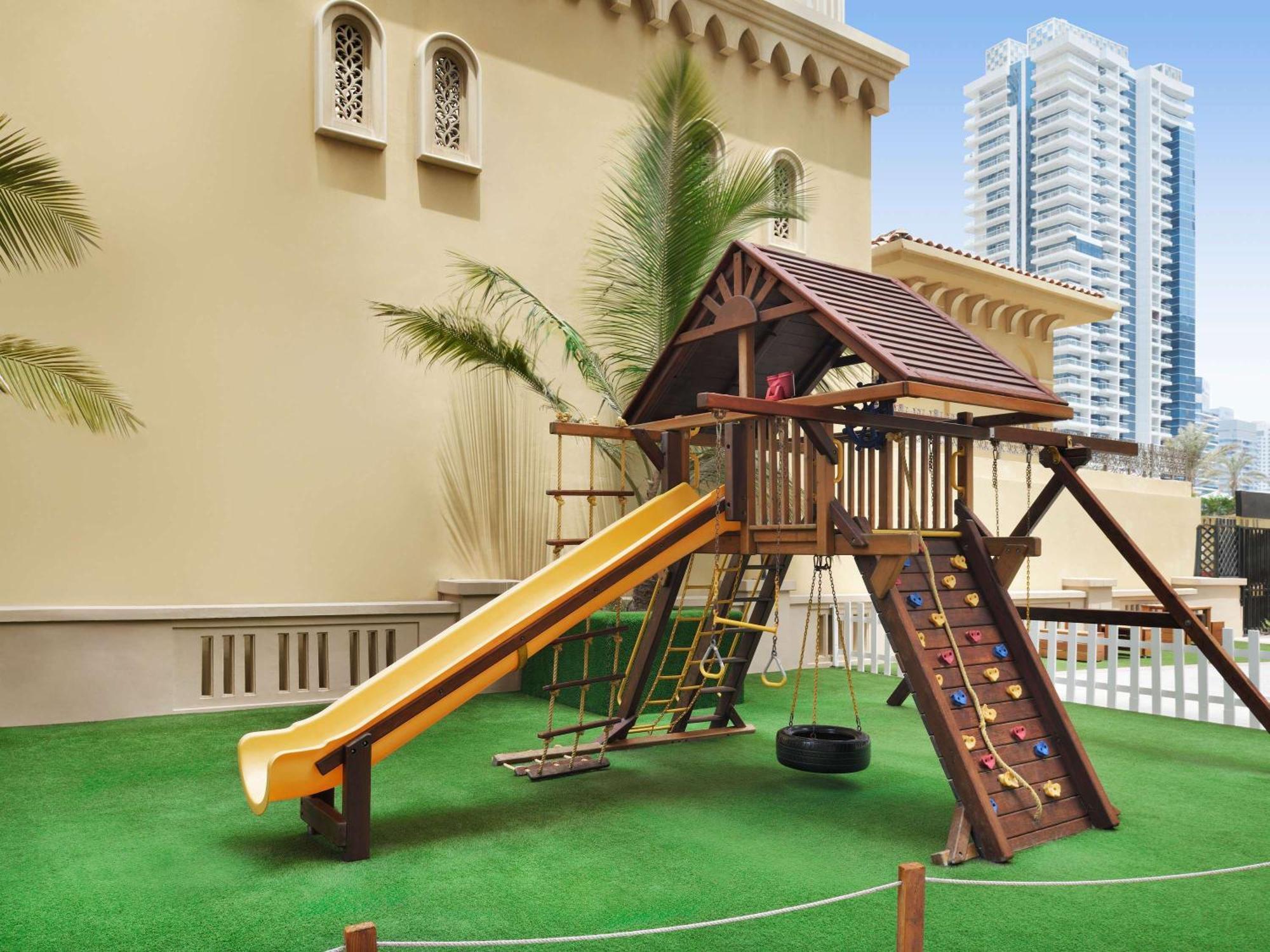 Mövenpick Hotel Jumeirah Beach Dubai Bagian luar foto Playground