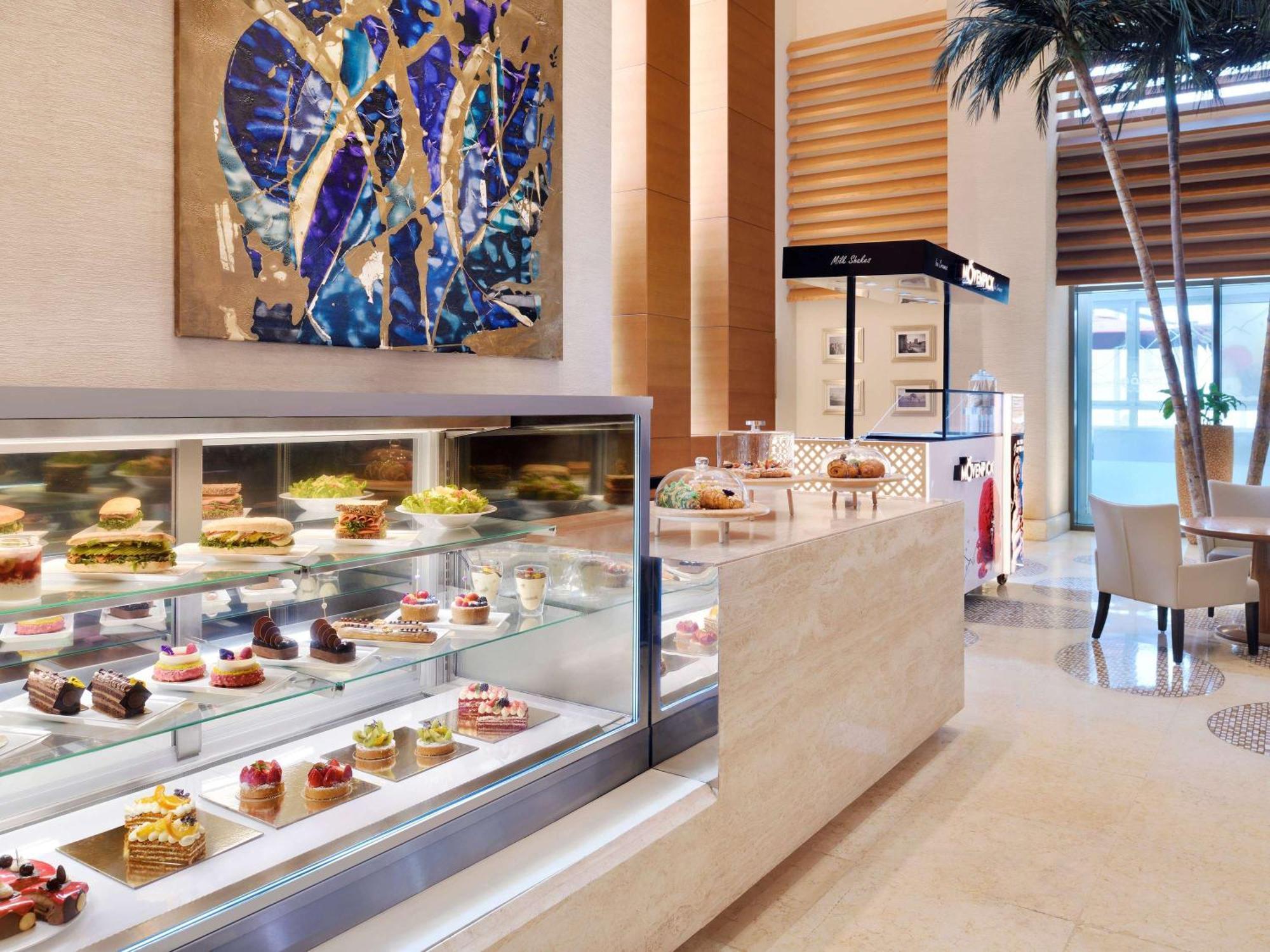 Mövenpick Hotel Jumeirah Beach Dubai Bagian luar foto The Café