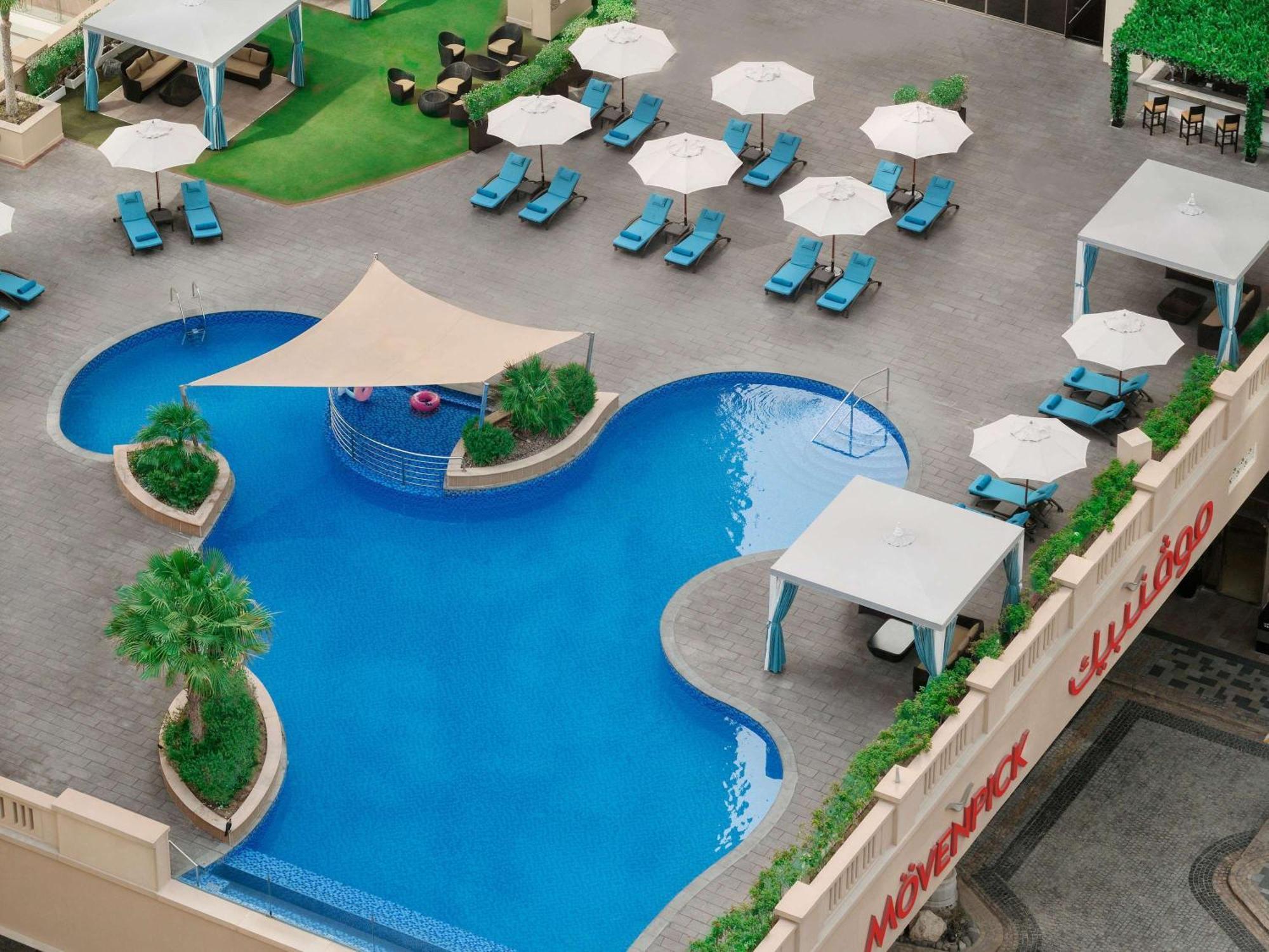 Mövenpick Hotel Jumeirah Beach Dubai Bagian luar foto The pool at the Crowne Plaza Hotel, Dubai