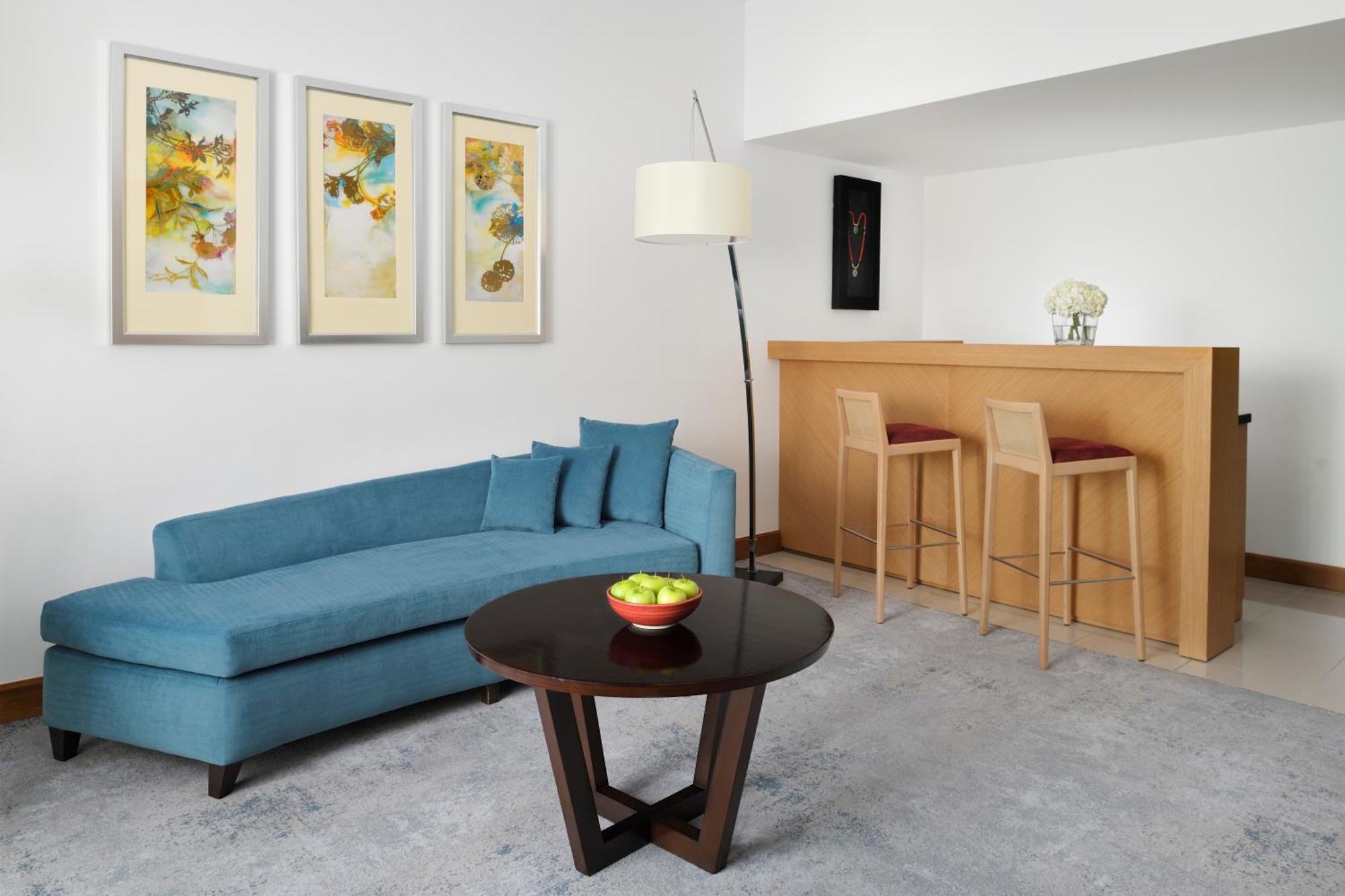 Mövenpick Hotel Jumeirah Beach Dubai Bagian luar foto A living room