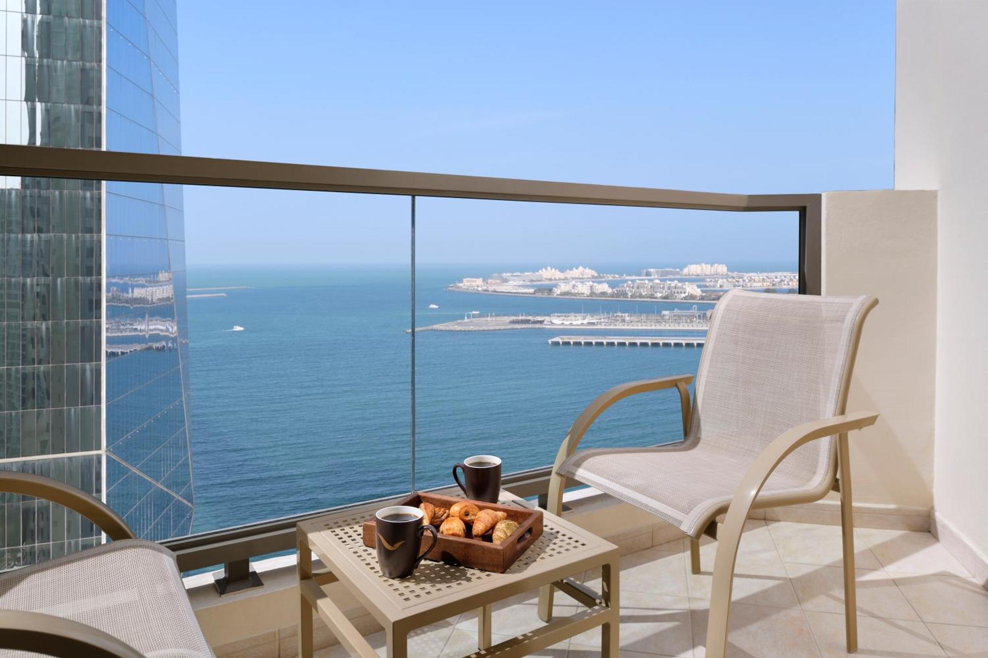Mövenpick Hotel Jumeirah Beach Dubai Bagian luar foto View from the balcony of a suite