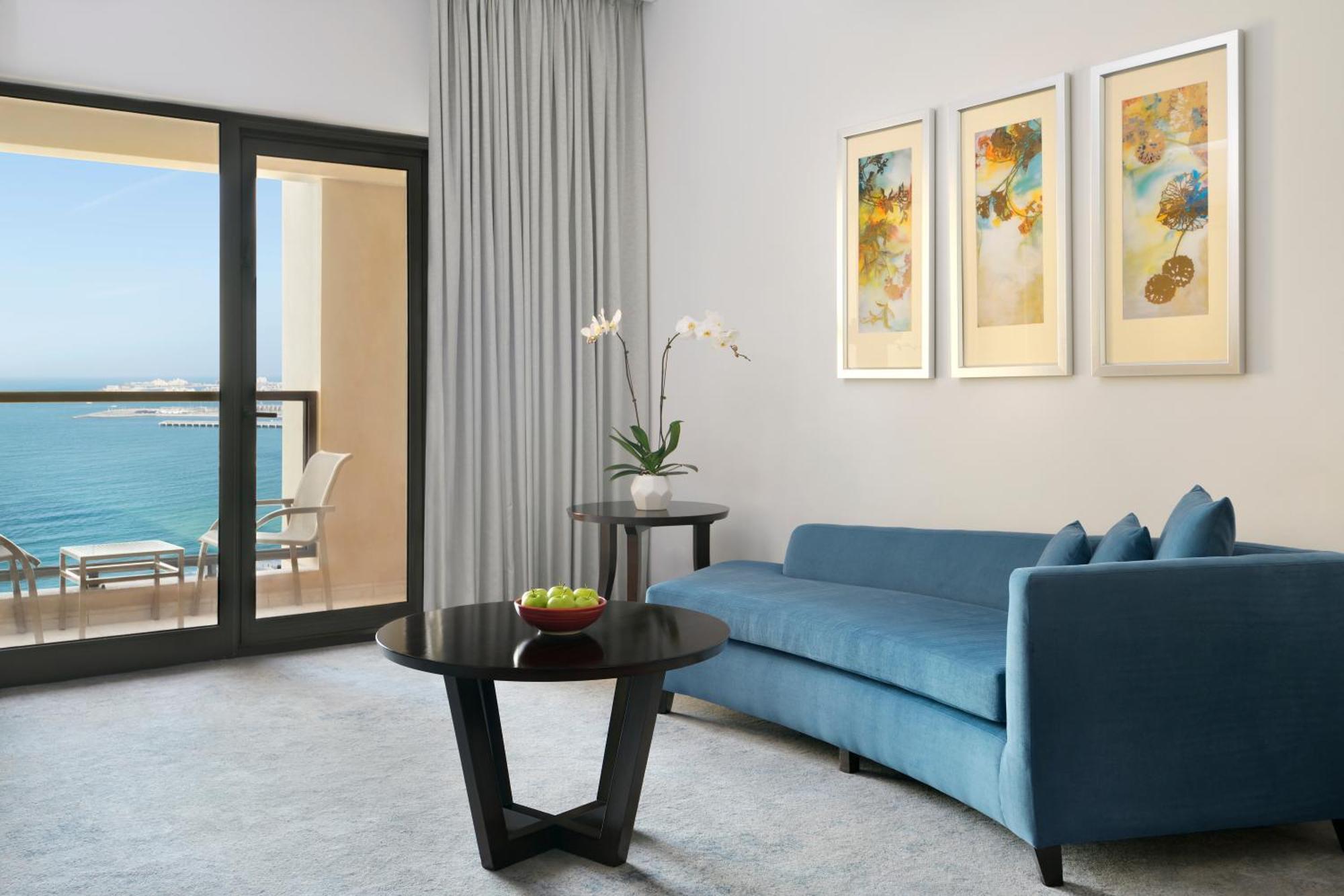 Mövenpick Hotel Jumeirah Beach Dubai Bagian luar foto A living room at the Jumeirah Atlantis