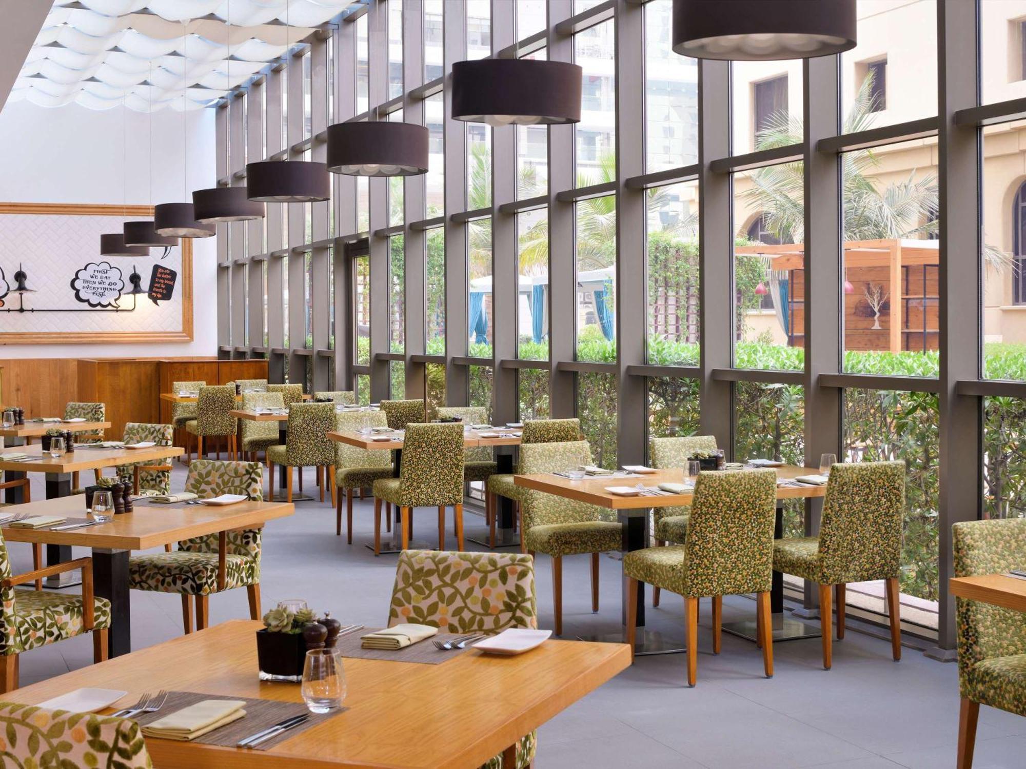 Mövenpick Hotel Jumeirah Beach Dubai Bagian luar foto The restaurant