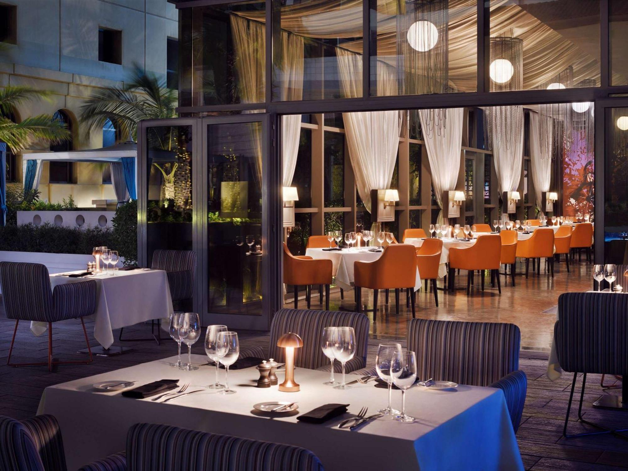 Mövenpick Hotel Jumeirah Beach Dubai Bagian luar foto The restaurant