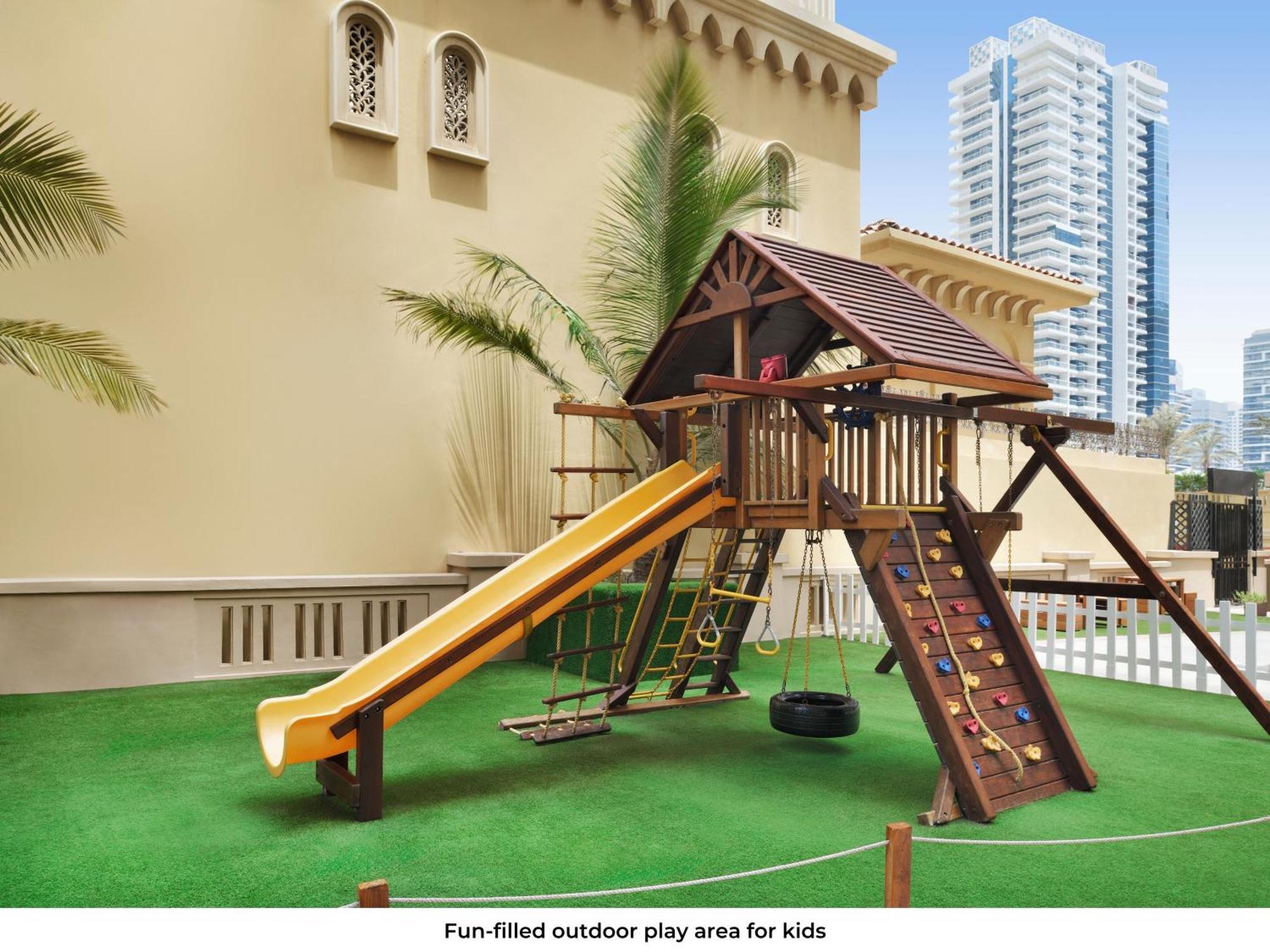 Mövenpick Hotel Jumeirah Beach Dubai Bagian luar foto Children's play area